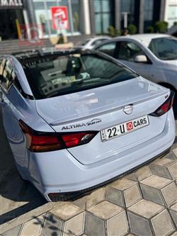 نيسان ألتيما